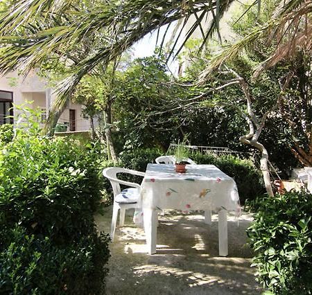 Eco-Apartments With Nice Garden Baška Voda Eksteriør bilde