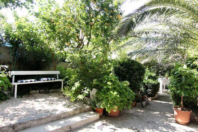 Eco-Apartments With Nice Garden Baška Voda Eksteriør bilde