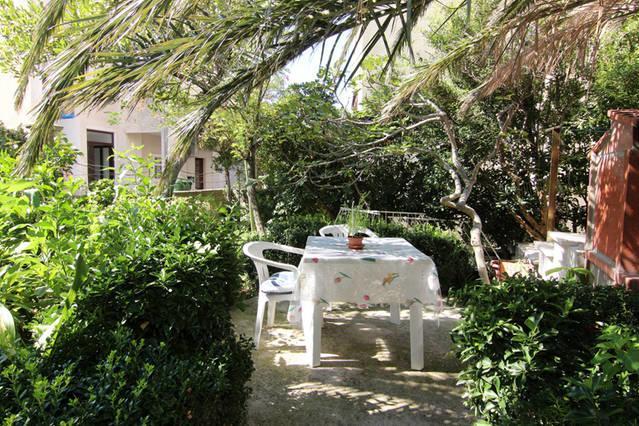 Eco-Apartments With Nice Garden Baška Voda Eksteriør bilde